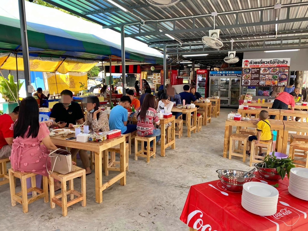 เซ้งโครงสร้าง ร้านก๋วยเตี๋ยว ซอยศรีนคริทร์ 40 ซอยตรงข้ามซีคอน  .