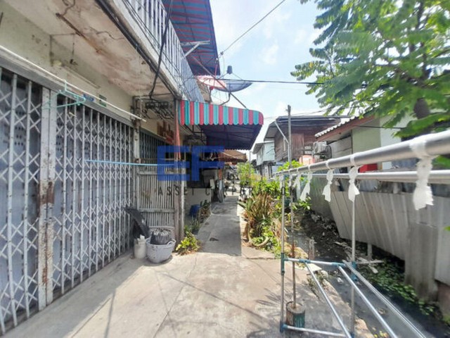 2-storey townhouse, Soi Taksin 34, Kobo Market  .