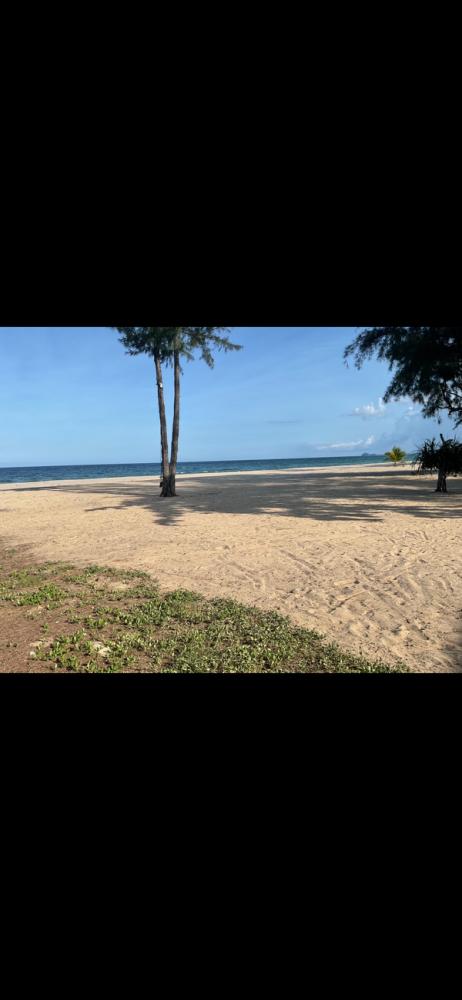 ขายบ้านเดี่ยวพร้อมที่ดินติดหาดส่วนตัว หาดหาดกว้างสวย หาดบ้านกรูด   .