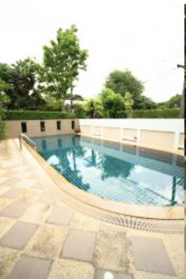 ให้เช่า Privated Pool Villa พัฒนาการ30 สวนใหญ่ 5 ห้องนอน ใกล้ Club House