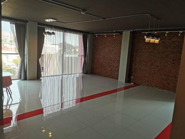 ให้เช่าสำนักงาน ตึก APAI LoFT พื้นที่ 83 ตรม. ซอยเอกมัย 22  .