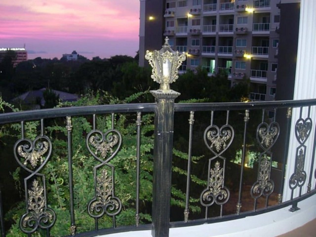 For Rent   Saim Oriental Twin  1 bedroom   .