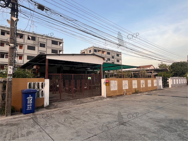 ที่ดินพร้อมบ้าน ทำเลดี ใกล้รถไฟฟ้า 3 สาย หมู่บ้านเงียบสงบ เป็นส่ว  .