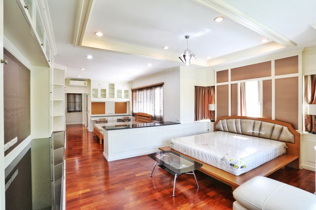 ขายบ้านหรู 195.7 ตรว.ม. Q House Avenue  พระราม5    เจ้าของไม่เคยอ.