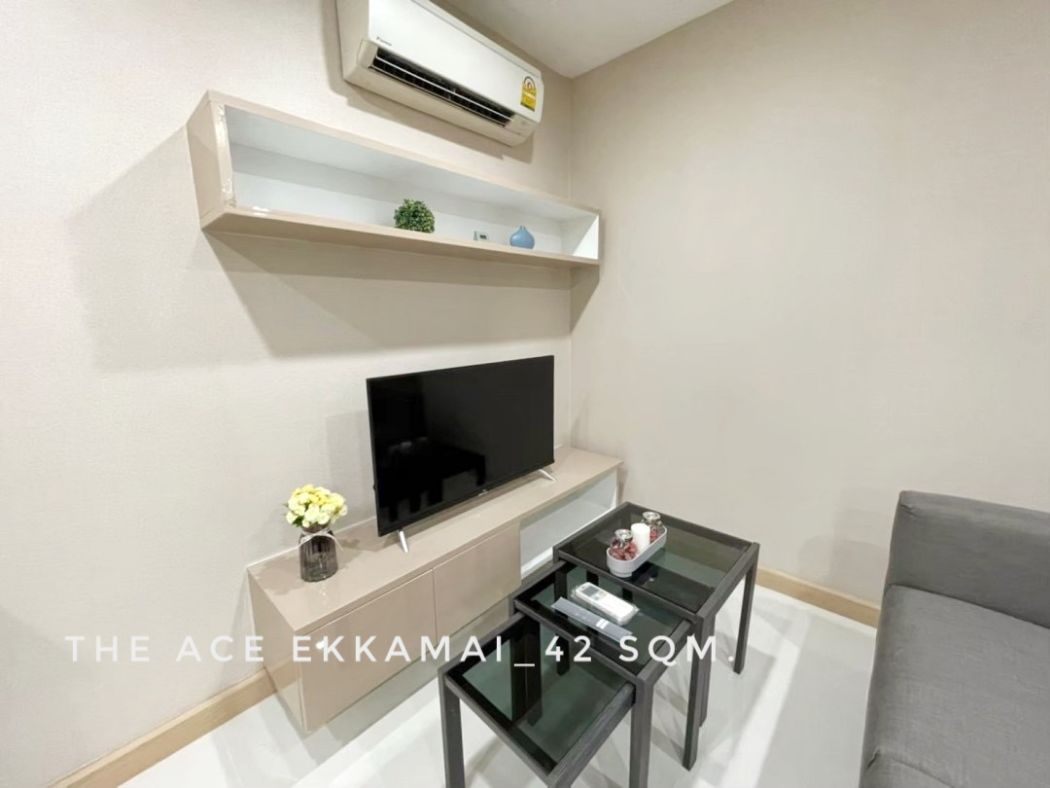 ให้เช่า คอนโด available now 1 bedroom The ACE เอกมัย (The ACE EKAMAI) 42 ตรม. in mid of Ekkamai and near Thonglor