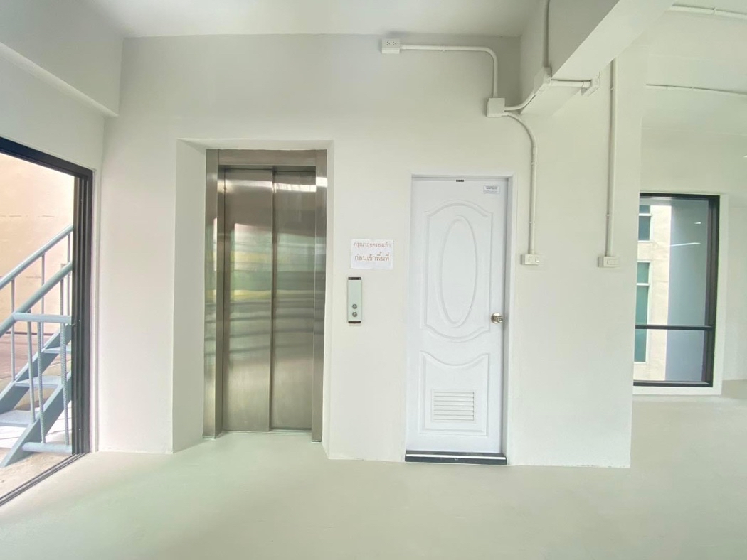 ขาย ออฟฟิศ รีโนเวทใหม่ มีลิฟต์สำนักงาน อาคารพาณิชย์ รัตนาธิเบศร์ 400 ตรม. 50 ตร.วา ซอยรัตนาธิเบศร์ 32 ใกล้ MRTแยกนนทบุรี 1 แค่ 120 เมตร