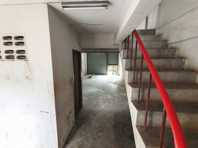 ขายตึกแถว 3 ชั้นครึ่ง หลังริม ซอยกรุงเทพ-นนทบุรี 56 .