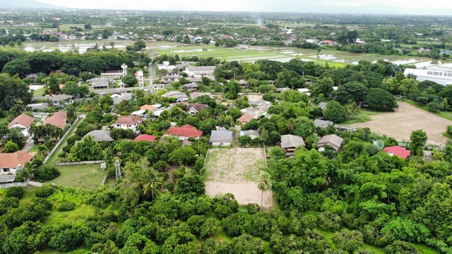 ที่ดินสันป่าตองใกล้ถนนหลวง108 น้ำไฟพร้อมดินดี 