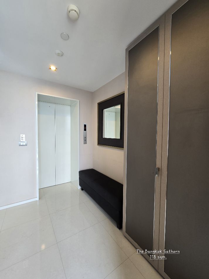 ให้เช่า คอนโด 2 bedrooms modern furnished เดอะ แบงค็อก สาทร 118 ตรม. near BTS Surasak and expressway