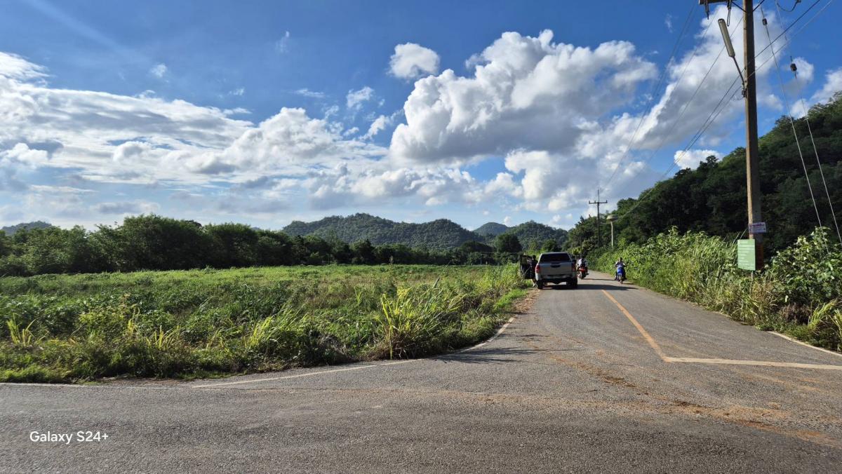 ขายที่ดิน 9 ไร่ ปากช่อง, โครราช, ใกล้ถนนมิตรภาพ, ฟาร์มโชคชัย.