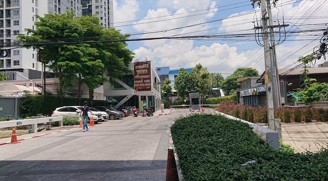 ขายร้านก๋วยเตี๋ยวเรือ ตราเรือ3รำ ติดBTSวุฒากาศ ในห้องแอร์   .