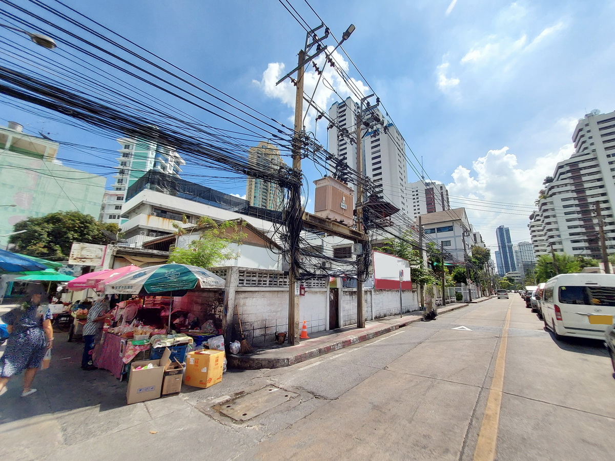 ขายที่ดิน มศว ประสานมิตร   .