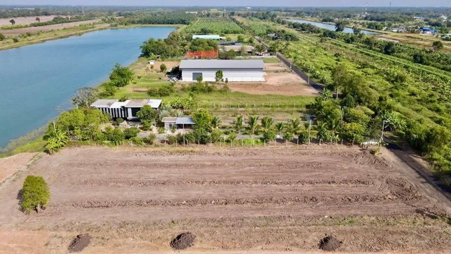 ที่ดินสวยทำเลดี คลอง 10 หนองเสือ ปทุมธานี ติดทะเลสาบ   .