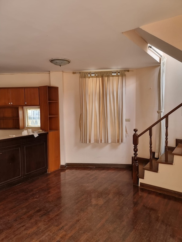 BH3310  House for Rent Sukhumvit Soi 50 - บ้านให้เช่า 3 ชั้น  .