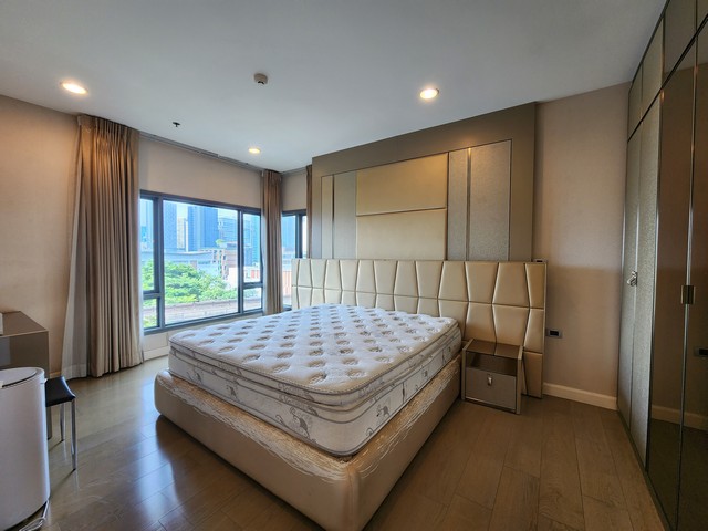 Condo THE CREST Sukhumvit 34 near BTS Thong Lo.