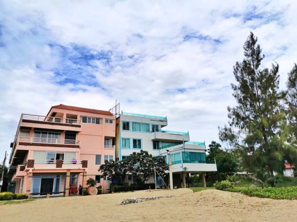 ขาย บ้านริมทะเล หาดส่วนตัว เดิน 1 ก้าวถึงชายหาด อ.เมืองเพชรบุรี   .