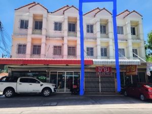 ขายตึกแถว 3 ชั้น หน้าหมู่บ้านพิมพาภรณ์ 4 อ.เมือง ชลบุรี สภาพดีพร้อมอยู่ เหมาะอย่างยิ่งสำหรับการค้าขาย ทำเลเยี่ยม