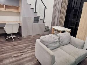 ว่างให้เช่าคอนโดใหม่พร้อมอยู่ ห้อง Duplex แต่งครบ คอนโด Knightsbridge space Rama 9