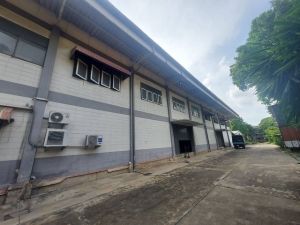 ให้เช่าWarehouse  เนื้อที่ 4 ไร่  ติดถนนรามอินทรา (ใกล้สี่แยกมีนบ  .