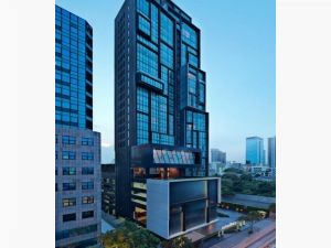 ให้เช่า: คอนโด 2 ห้องนอน Movenpick Residences เอกมัย ชั้นสูง วิวเมือง