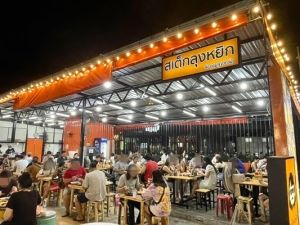 เซ้งร้านอาหาร ตลาด  พร้อมอุปกรณ์ เพียง 350,000 บ  .