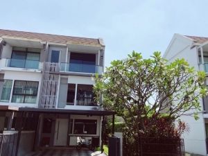 DD013 ให้เช่า บ้าน townhome หัวมุม  พร้อมสวน-ติด BTS รามอินทรา กม 6