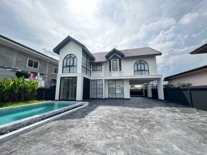 Pool villa ขายพร้อมผู้เช่า 13 ล้าน วิวดอยสุเทพ ตกแต่งสวย ทำเลดี  .