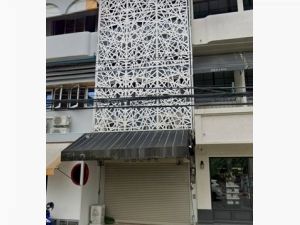 ขายและเช่า อาคารพาณิชย์ 3 ชั้นสำหรับทำHOSTEL ถนนวัวลาย   .