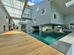 ขายด่วน Pool villa 3 ชั้น พร้อมผู้เช่า 13.9 ล้าน 120 ตรว. โซนสันท  .