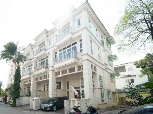 ขาย Townhome หรู สุขุมวิท54 โครงการหมู่บ้านหงส์นคร   .