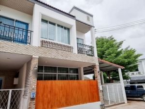 บ้าน 2 ชั้น รีโนเวทใหม่ ทำเลดี หลังมุม โซนสุเทพ      .