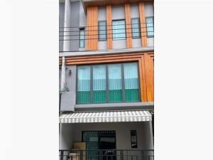 ให้เช่าบ้านใหม่ Premium Townhome  โครงการ Eigen Pattanakarn  .