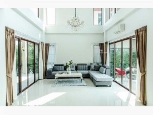 Rent a luxury house 3 houses  private swimming pool  Rama 9  .